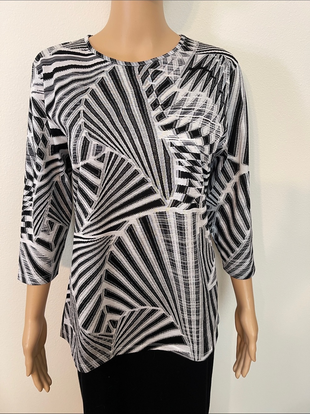 NWT Armonie Geometric 3/4 Sleeve Tee from Italy